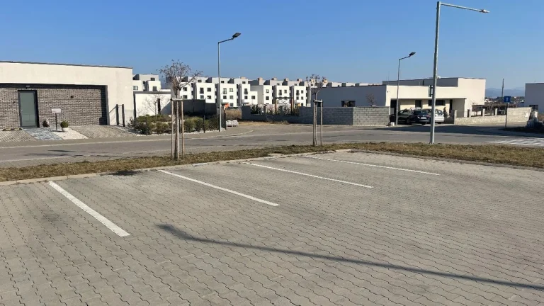 Parkovacie miesto štvrť Hroznová ul. Nové Mesto nad Váhom