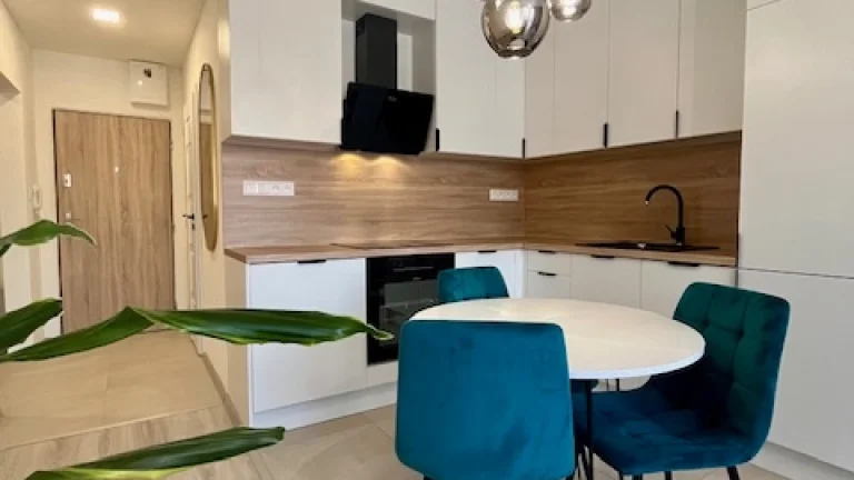 REZERVOVANÝ 2 izb.byt s balkónom, zariadený, Chrenová