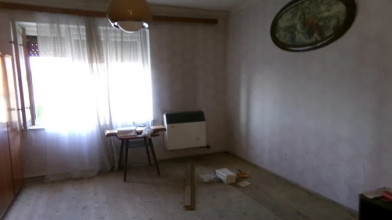 Na predaj veľký pozemok 2885m2 so starším domom v obci Žikav