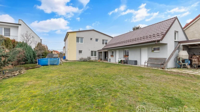 BOSEN | Dvojpodlažný 5 izbový rodinný dom po kompletnej reko