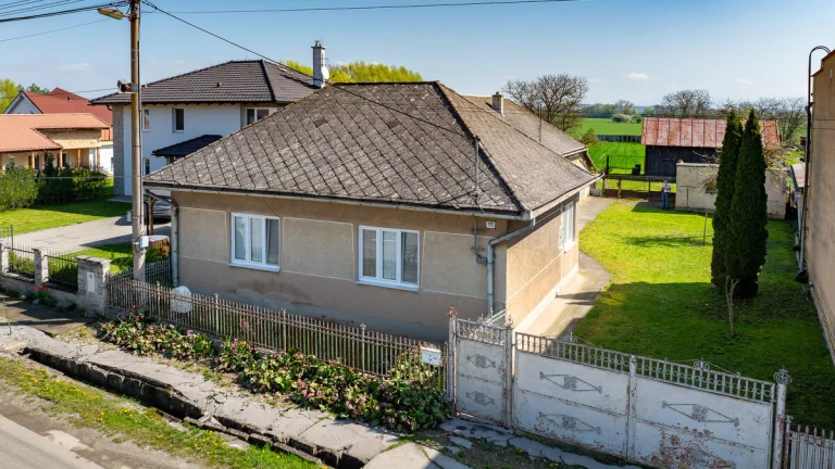Na predaj 3-izbový rodinný dom s veľkým pozemkom | Komárovce