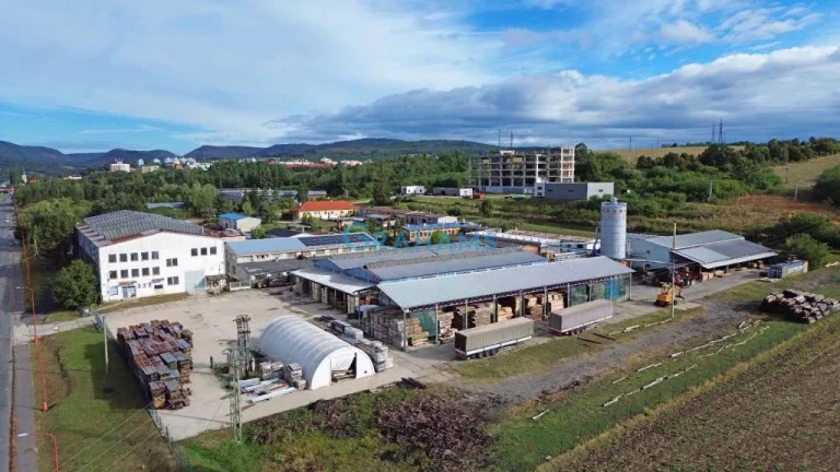 3D + video, predaj výrobného areálu o rozlohe 23.476 m2, Veľ