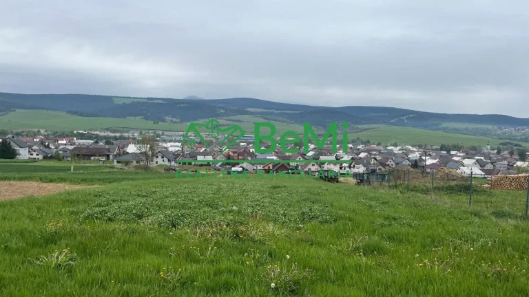 Na predaj pozemok v obci Liesek – výborná lokalita