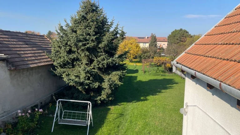 BABONY TRE - Pozemok 1104m2 s rodinným domom, Okružná ulica