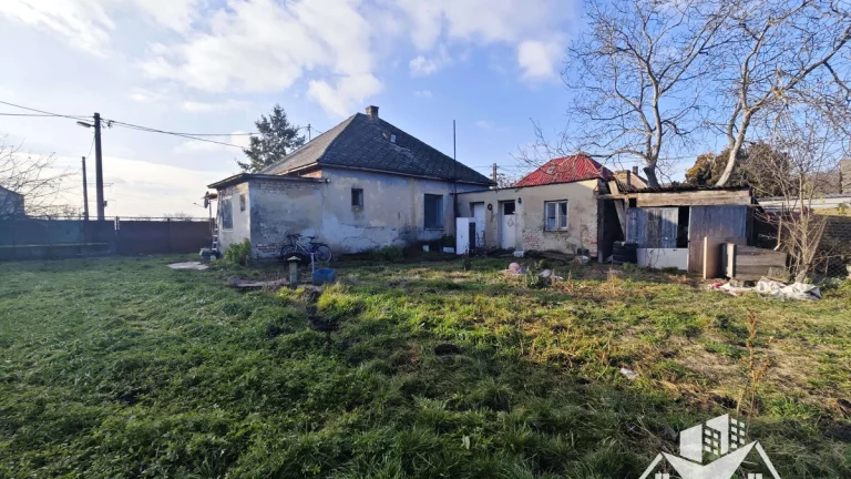IBA U NÁS - Na predaj rodinný dom s rozsiahlym pozemkom, Šur