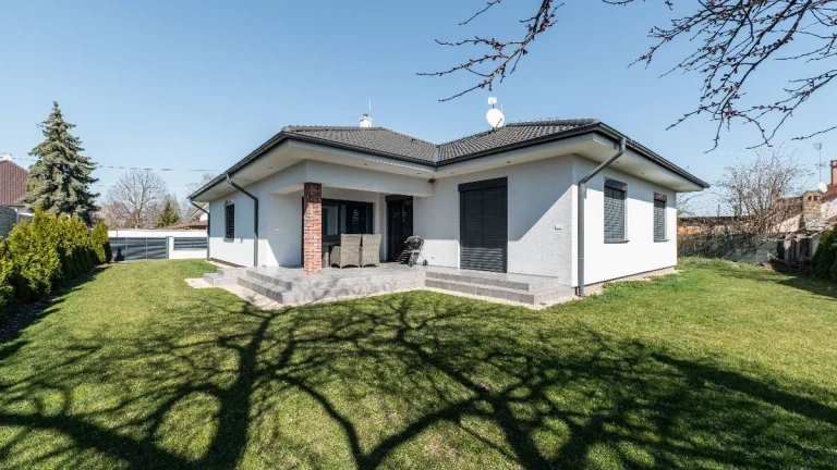 5-izbový Nízkoenergetický Rodinný Dom s Dvojgaražou