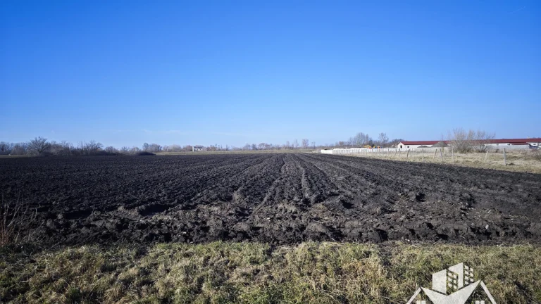 Na predaj pozemok pri obci Úľany nad Žitavou