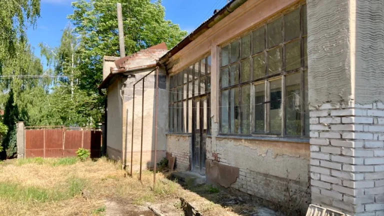 Pozemok /1496m2/ so starým rodinným domom, Vlčany