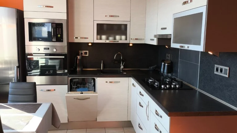 LUXUSNÝ VEĽKOMETRÁŽNY 2IZB.BYT 67m2 SO ŠATNÍKOM.