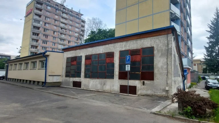 Predám pôvodnou stavbou kotolne vrátane pozemku v centre BB