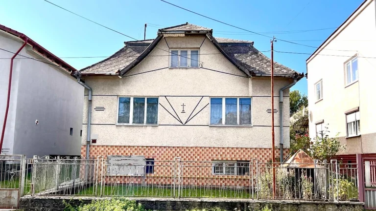 Tehlový rodinný dom s veľkým pozemkom, Kuzmice