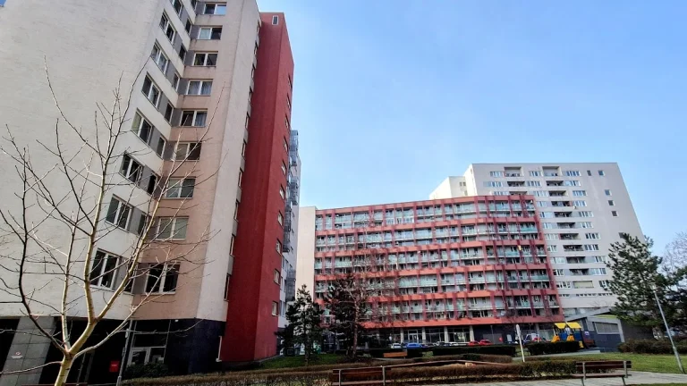 PREDAJ - 1. izbový byt - Tomášikova ulica - Nové Mesto