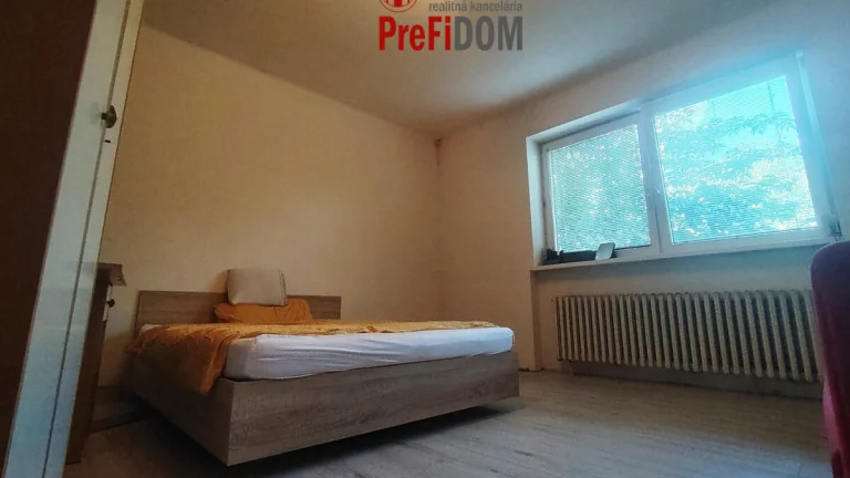 PREDAJ 3 izbový RD štvorec v meste Šurany - centrum.