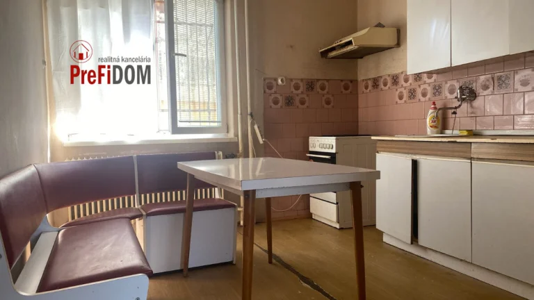 PREDAJ priestranný 5 izbový rodinný dom v obci Černík.