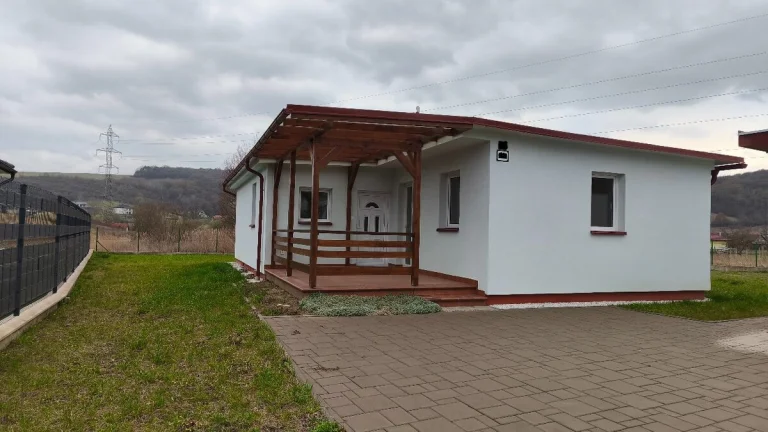Novostavby dvoch rodinných domov a garáž na predaj