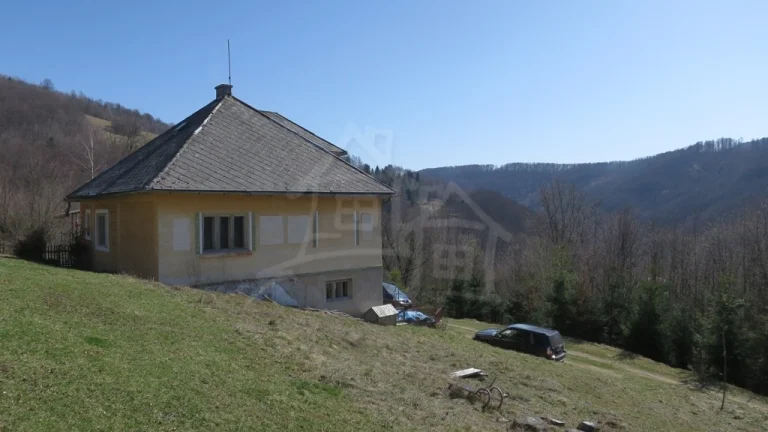 Polosamota s pekným výhľadom
