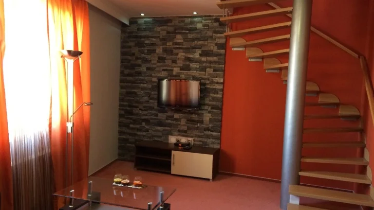 Ponúkam Vám do prenájmu apartmán v centre mesta Levice.