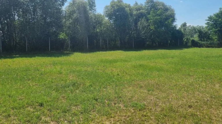 Dvorany nad Nitrou - veľký pozemok pri vodnej zátoke NR-TO