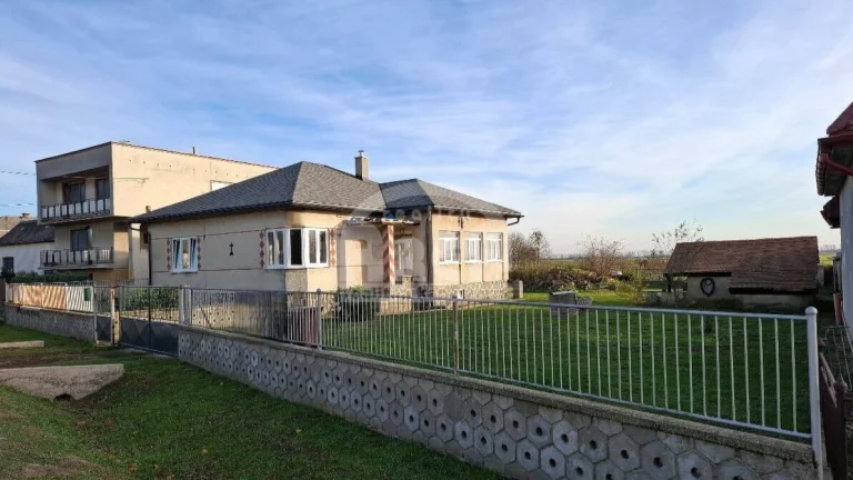 Rodinný dom s veľkou záhradou v obci Bajany
