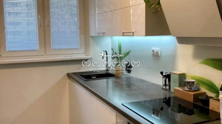 NOVÁ CENA - 10 000,-€ Na predaj 4-izbový tehlový byt na Druž