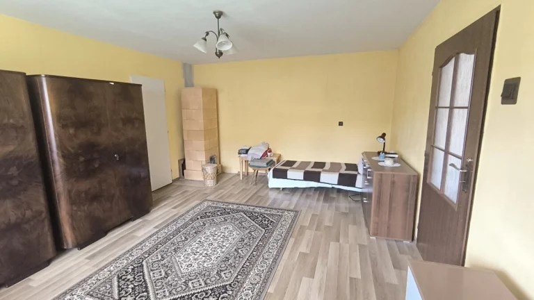 SLNEČNÝ REKONŠTRUOVANÝ ZARIADENÝ RODINNÝ DOM CHATA V KĽUDNEJ