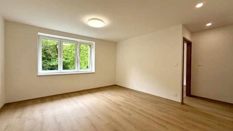 REZERVOVANÉ : NA PREDAJ 2 IZBOVÝ BYT NA UHLISKU