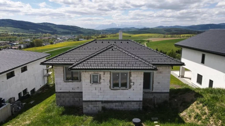 ROZOSTAVANÝ 4 IZBOVÝ RODINNÝ DOM, ŠIBENIČNÁ HORA