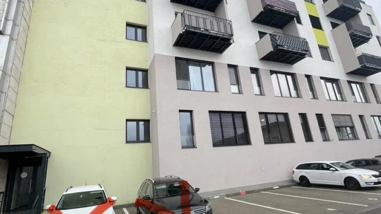 Parkovacie miesto (bývá Ozeta) v Trenčíne