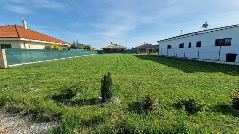 Pozemok Vráble - okolie 15 km