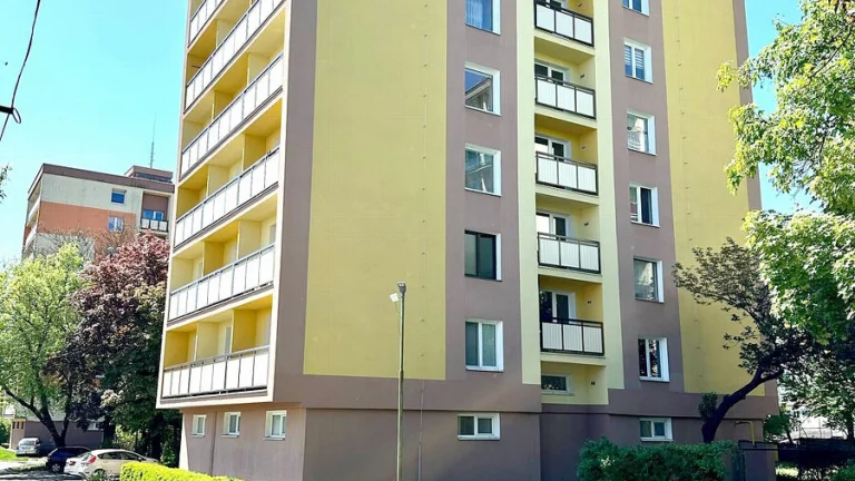 ZNÍŽENÁ CENA Predaj priestrenného 3izb. bytu 88m2 + 4