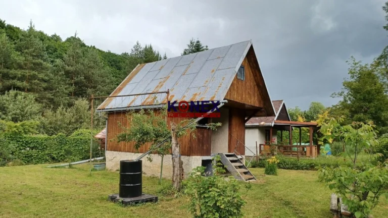 NA PREDAJ Murovaná chatka pri Snine