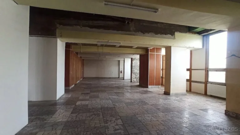 Obchodný priestor na predaj, 560 m2