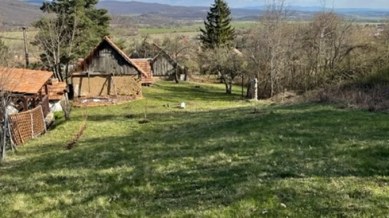 Štiavnické vrchy- záhrada, chalupa, pozemok, investícia