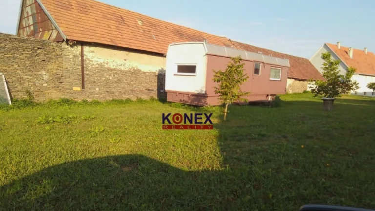 Stavebný pozemok v obci Malý Horeš.