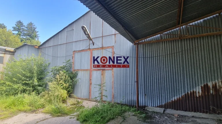VEĽKÝ PLECHOVÝ HANGÁR v meste Trebišov na predaj