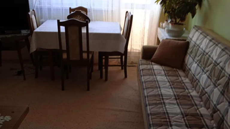 Predám prípadne prenájmem zariadený 3 izbový byt s balkónom