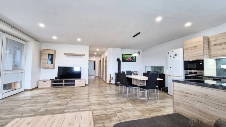 Predaj 4 izbový rodinný dom novostavba 864 m2 s pozemkom Bud