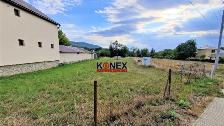 Rovinatý pozemok na skok od Sniny - Belá nad Cirochou