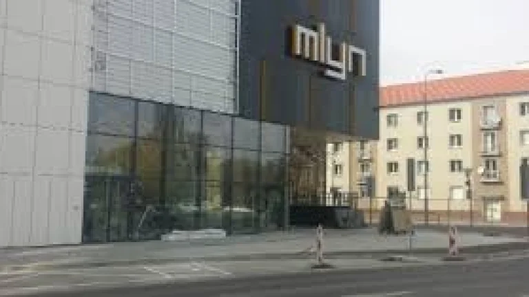 prenajom 70m2 ; 3 nepriechodne miestnosti centrum Nitra