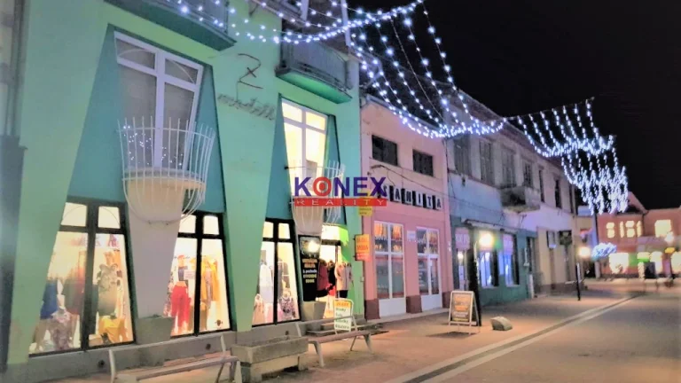 NA PREDAJ Polyfunkčná budova s bytom v centre Michaloviec