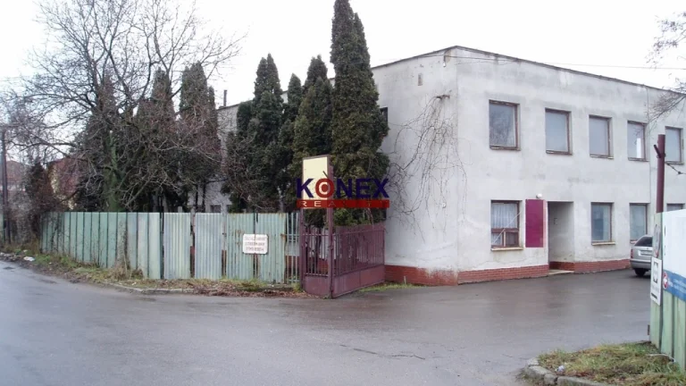 Na predaj – administratívna budova, sklad a plocha – Vihorla