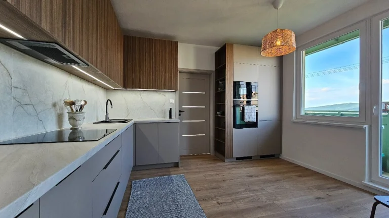 Predam novozrekonstruovany velky 4 izb. byt s balkonom
