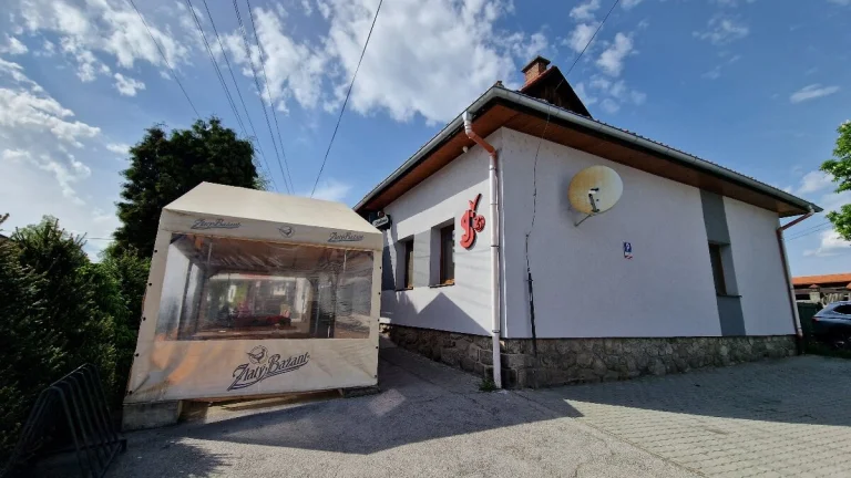 NA PREDAJ: Budova pohostinstva v obci Sielnica pri Zvolene