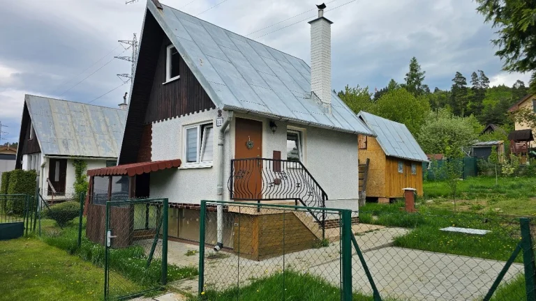 Zahradna murovana chata