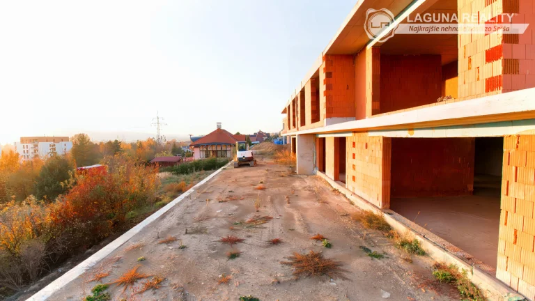 Novostavba 4+1 (179 m2) s garážou a terasou, Blaumont SNV