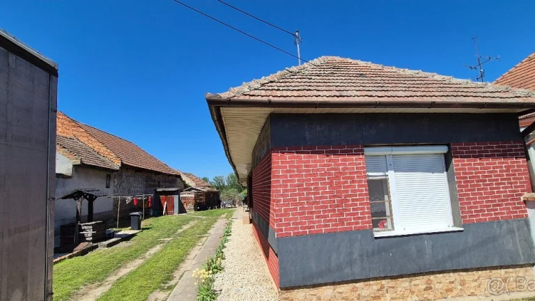 Na predaj izbový rodinný dom Dvory nad Žit.
