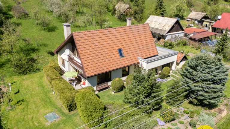 Na predaj 6-izbový rodinný dom v obci Podkriváň