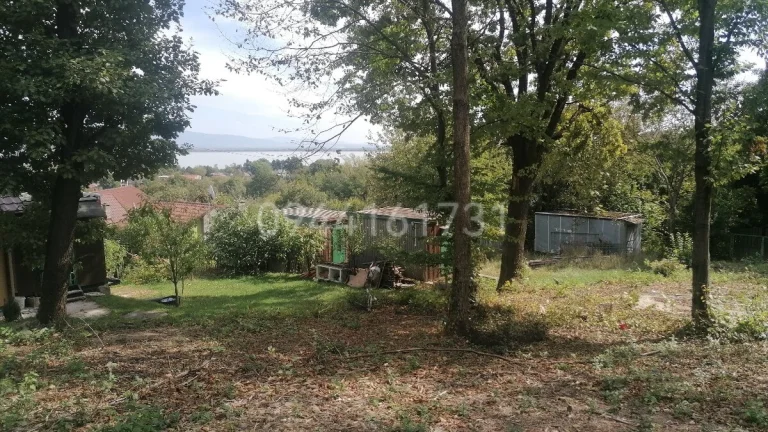 Pozemok - Kaluža, vhodný na výstavbu