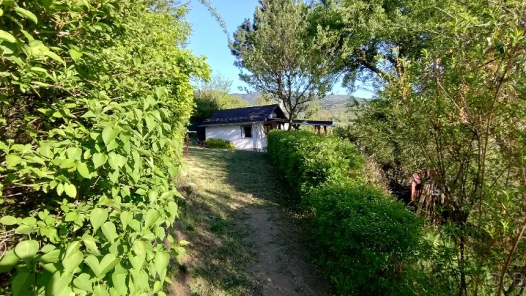 Predám záhradu s chatkou