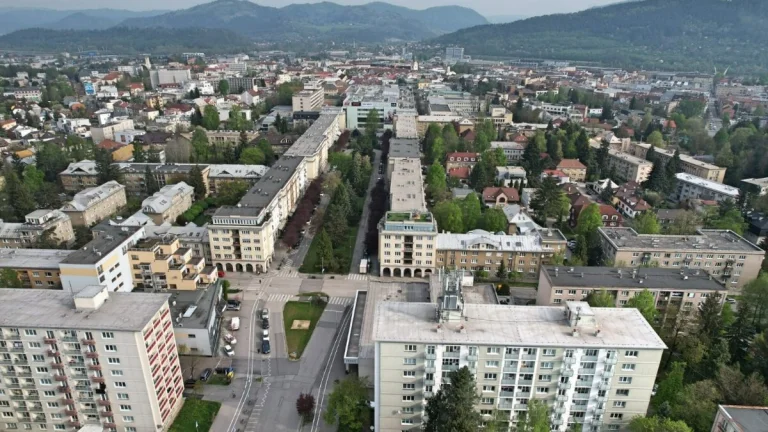 REZERVÁCIA - moderný 3i byt, kompletná rek.